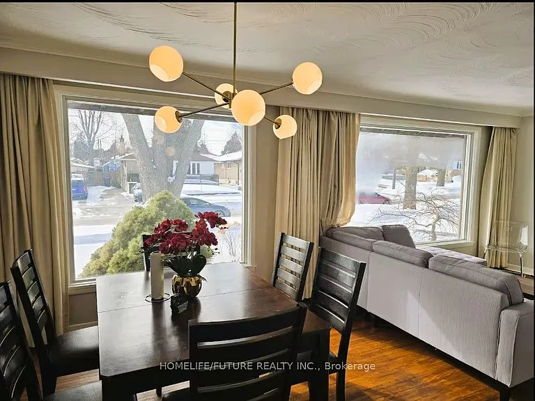 7 Stonehenge Cres — Photo 11