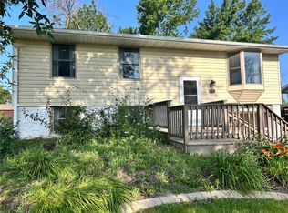 322 Hanover Rd SW, Cedar Rapids, IA 52404