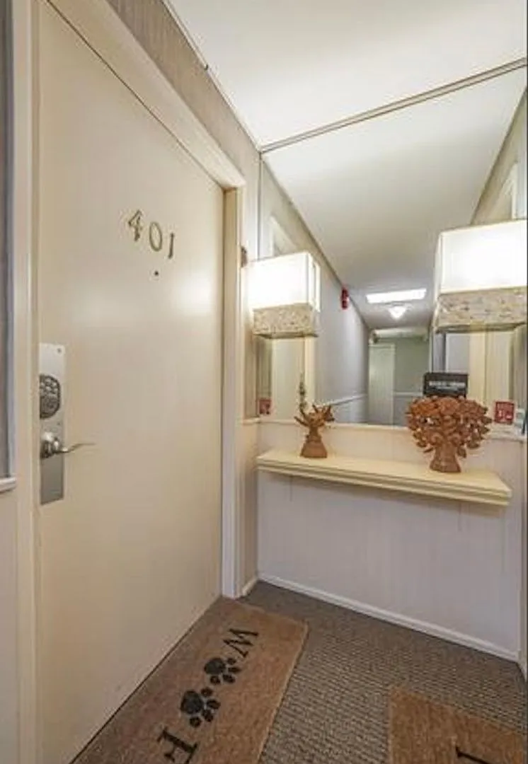 Building Photo - 617 W Mercer Pl #401
