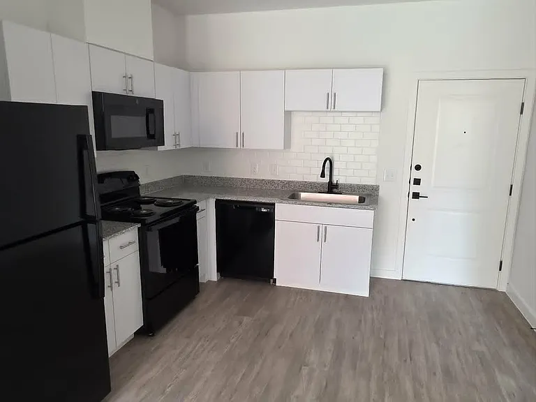 Memorial Apartments — Photo 31