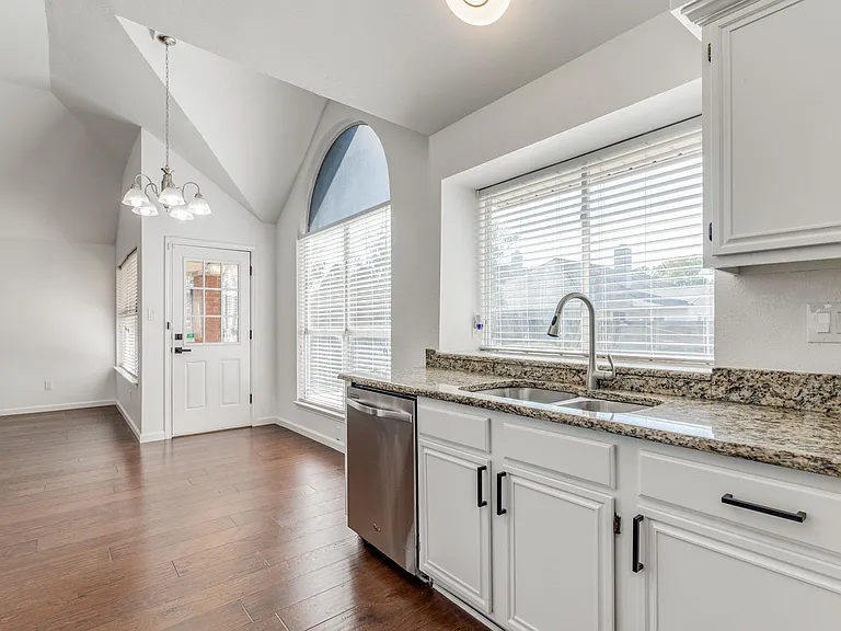 6841 Bellehaven Dr — Photo 13