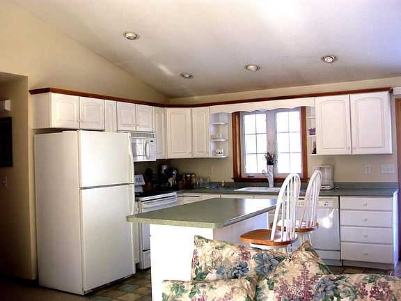 Open Concept, Cathedral Ceilings