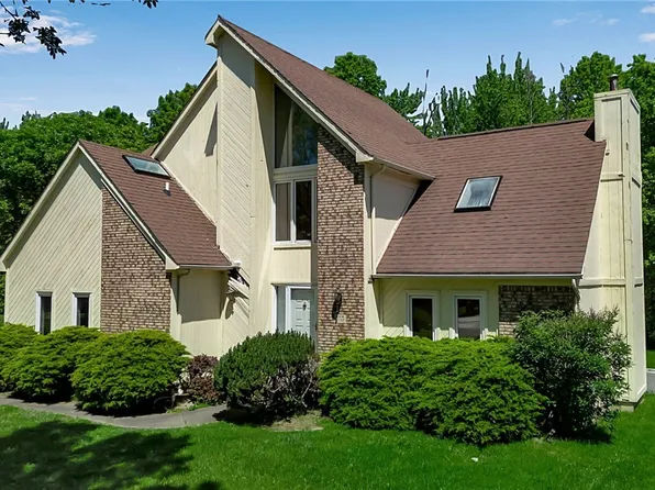 113 Meadow Spring Ln, East Amherst, NY 14051