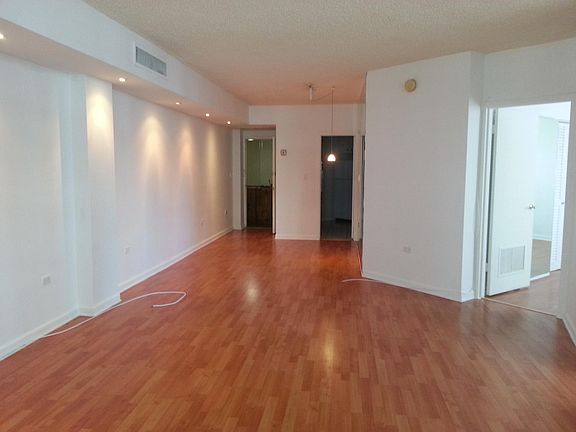 4th image of 825 Brickell Bay Dr #A8