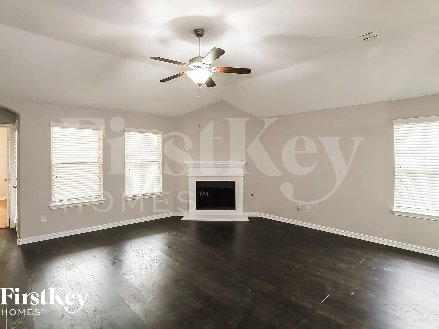 3 bed, 2.0 bath, 1549 sqft, $2,160 — Photo 4