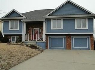 1820 Beagle Ct, Liberty, MO 64068