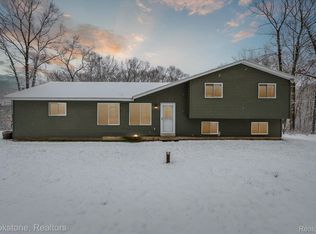 13180 Woodland Trl, Davisburg, MI 48350