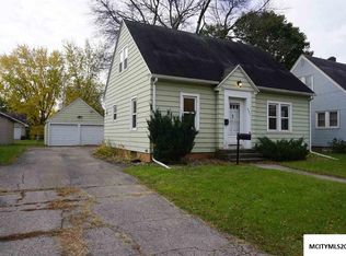 927 12th St NE, Mason City, IA 50401