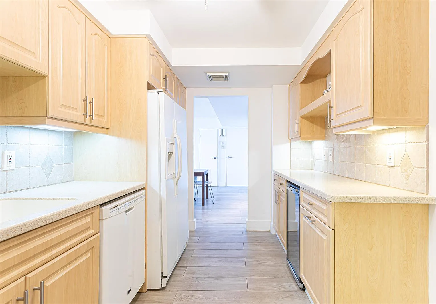 2 bed, 2.0 bath, 1402 sqft, $6,000 — Photo 4