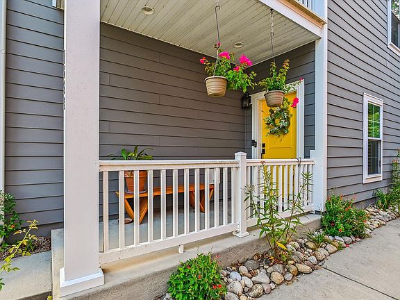 4th image of 1658 Sparkleberry Ln