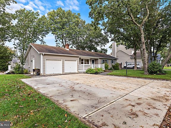 4th image of 230 Hemlock Ln