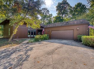 5N380 Ronsu Ln, St Charles, IL 60175