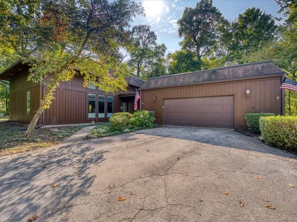 5N380 Ronsu Ln, St Charles, IL 60175