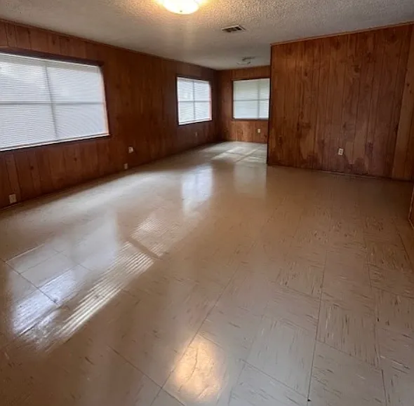 4 bed, 2.0 bath, 1248 sqft, $950 — Photo 2