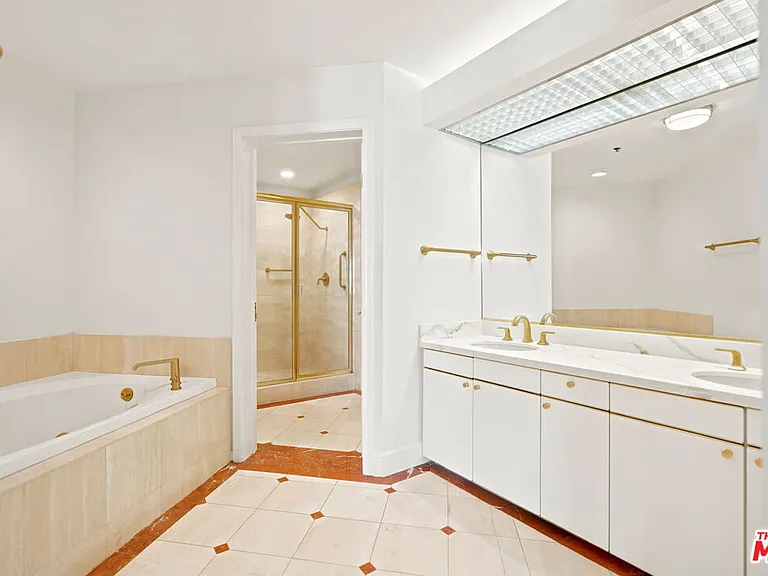 10724 Wilshire Blvd #1104 — Photo 22