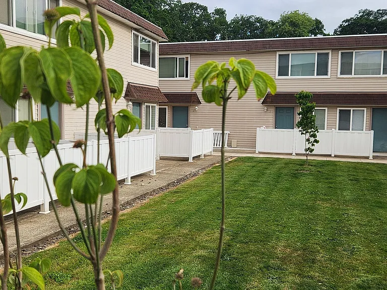 840 SW Grove St — Photo 33