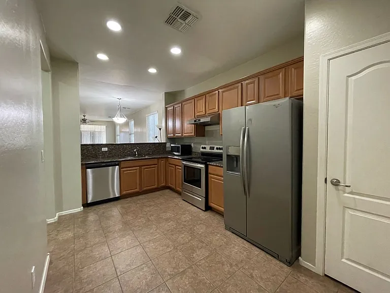 7419 W Glass Ln — Photo 28