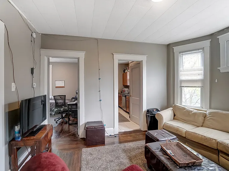 350 Volkert Ave — Photo 7