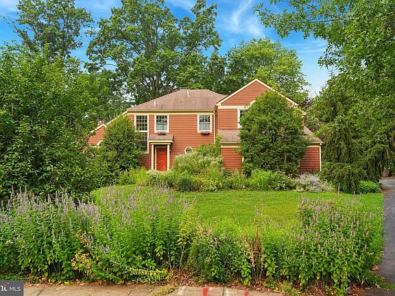 2nd image of 809 Irenic Ct