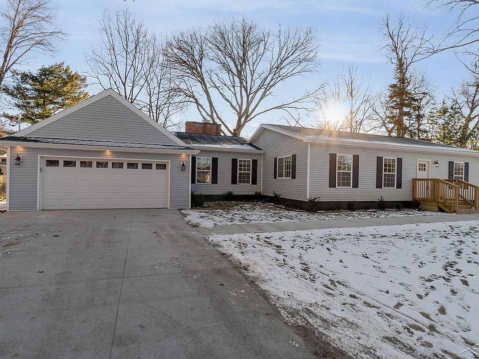 1st image of 9 Five Oaks Dr