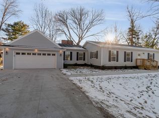 9 Five Oaks Dr, Saginaw, MI 48638