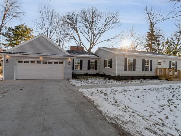 9 Five Oaks Dr, Saginaw, MI 48638