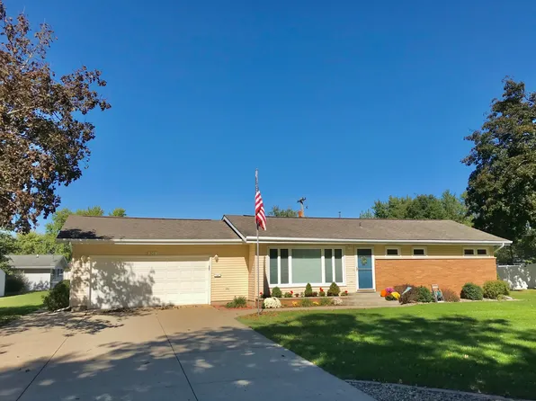 305 E Vermont Ave, White Pigeon, MI 49099