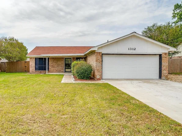 1312 Timbercrest Dr, Benbrook, TX 76126