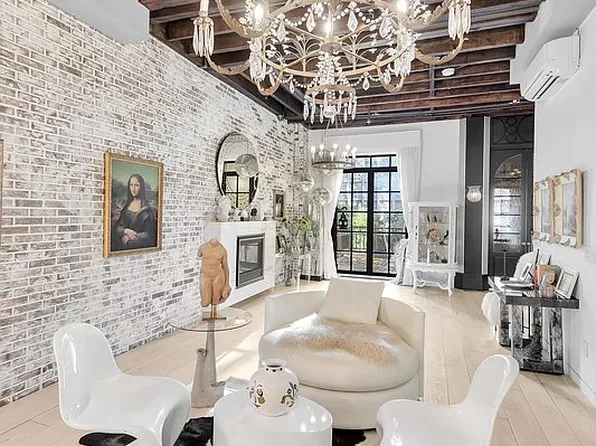 141 W 95th St, New York, NY 10025