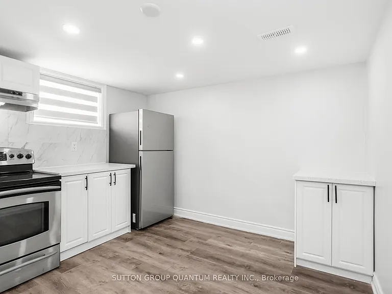 313 Ashbury Rd E #LOWER — Photo 9