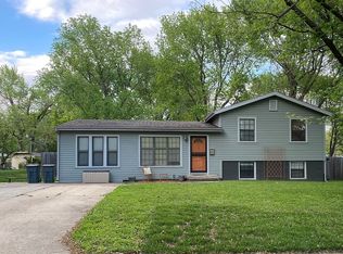 510 NW Carroll Dr, Lees Summit, MO 64063
