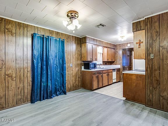 3rd image of 108 Lindsey Cir