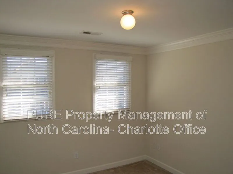 2 bed, 1.5 bath, 966 sqft, $1,499 — Photo 3