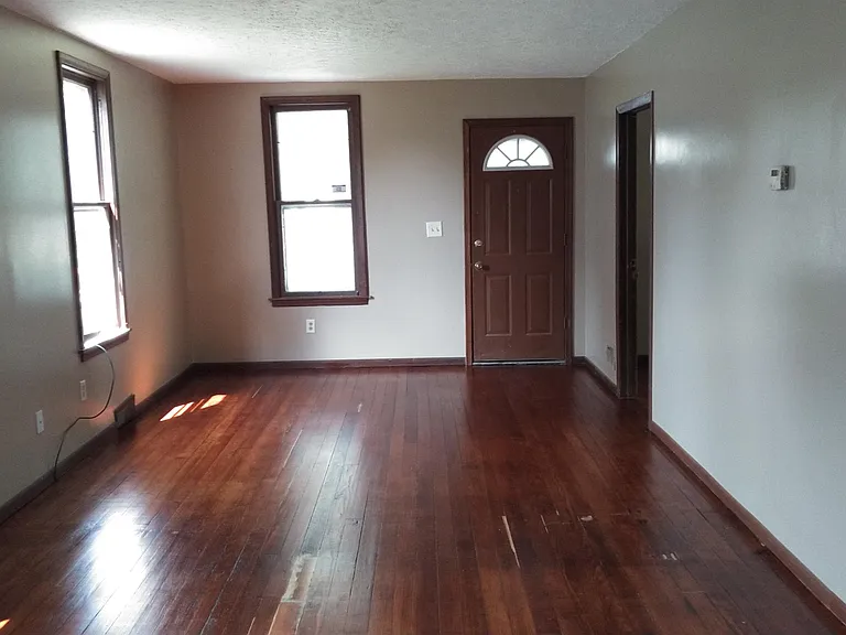 2048 N D St — Photo 4
