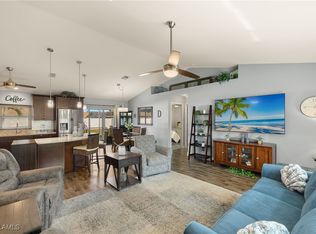 313 SE 17th Ter, Cape Coral, FL 33990