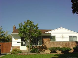 31131 E Wind Dr, Fraser, MI