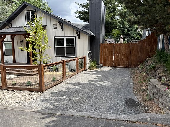 2nd image of 168 NW Jefferson Pl