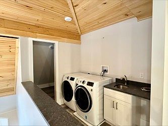 4th image of 137 N Main St APT 4