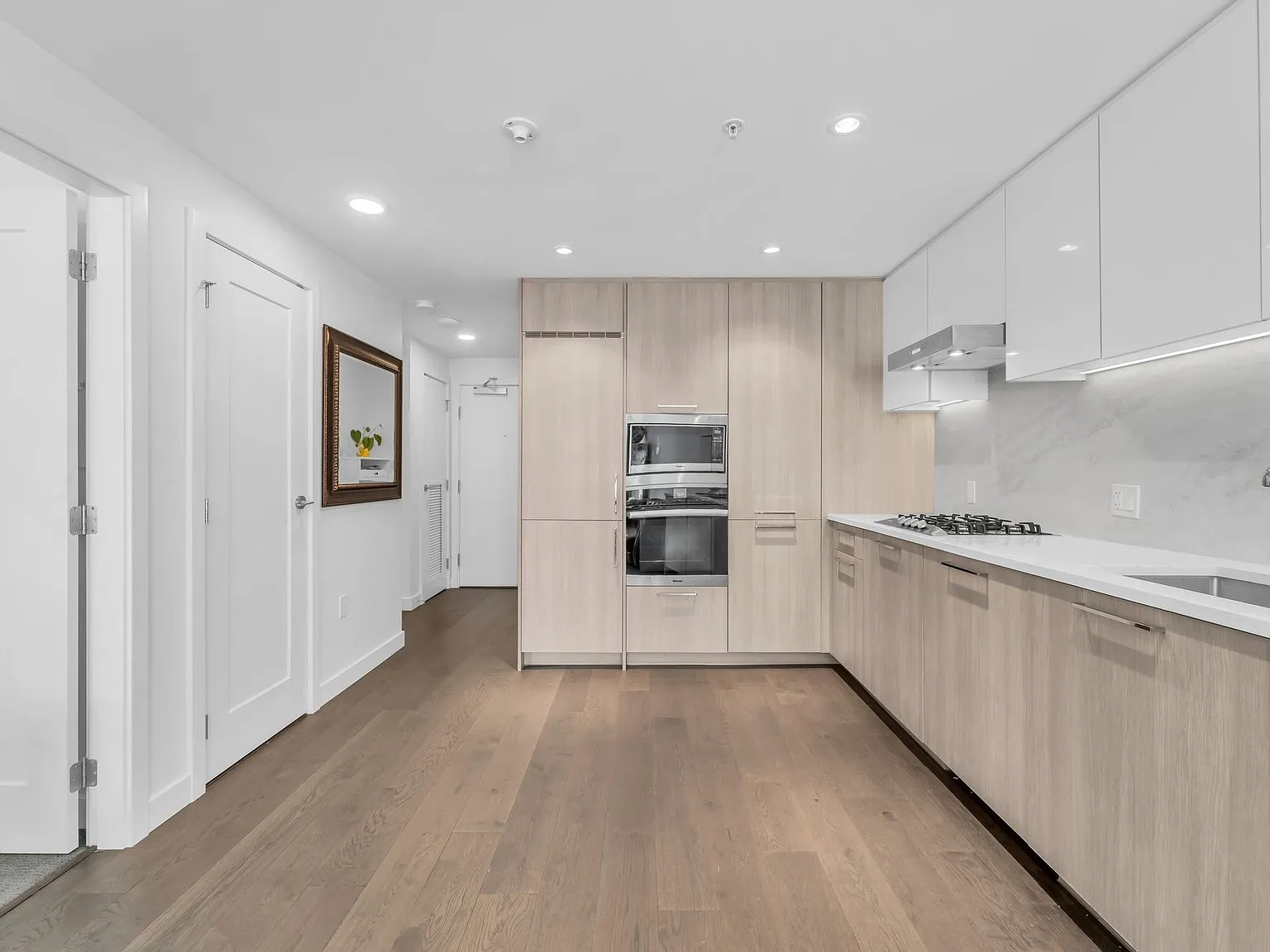 1 bed, 681 sqft, $2,400 — Photo 4