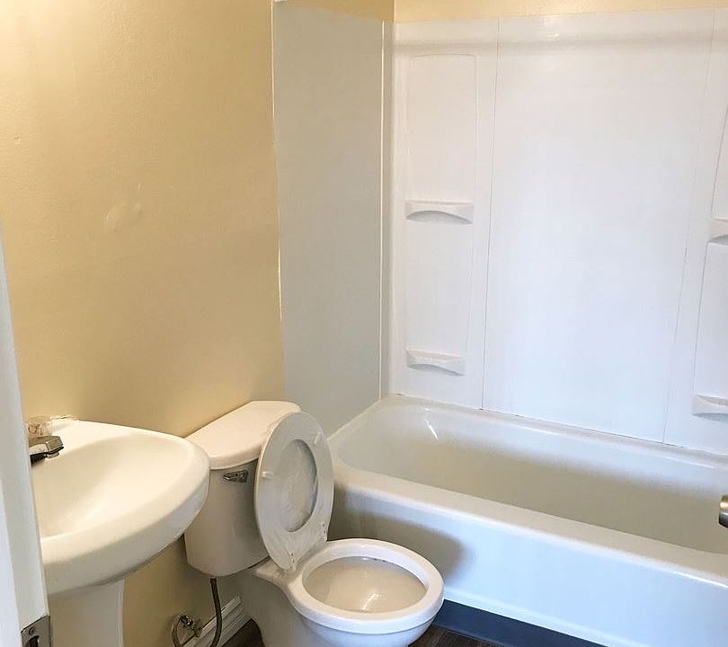 1st image of 1140 W 9th St APT 20