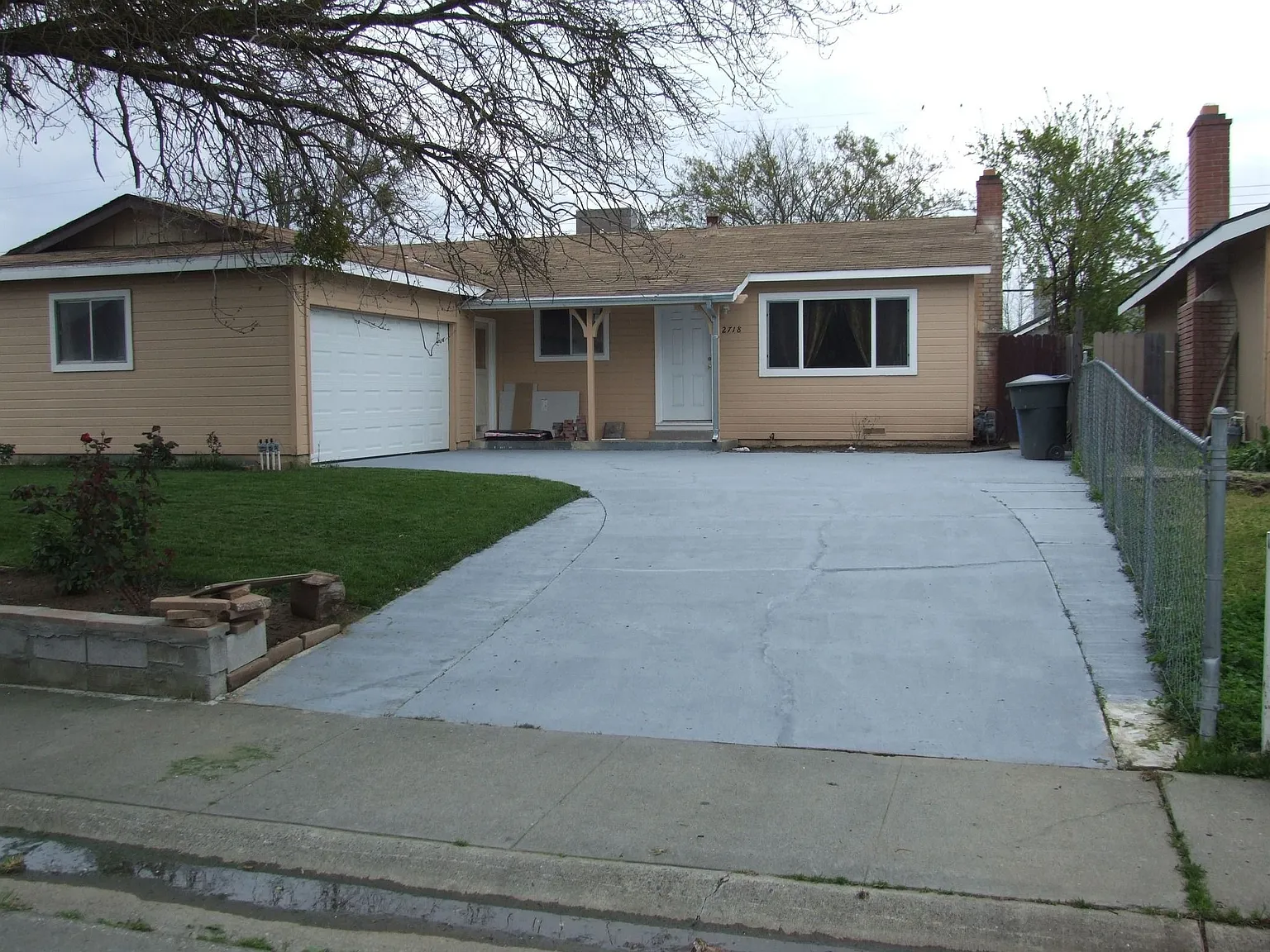 2718 Meadowvale Ave photo 1