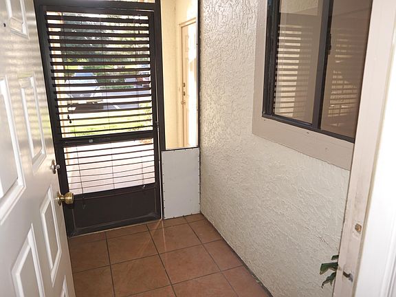 4th image of 1121 Country Club Dr #914