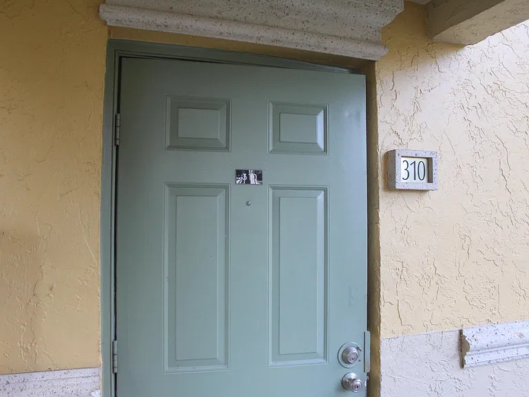 310 Meadows Cir — Photo 13