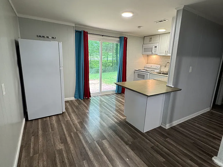 8718 Rollingwood Rd #B — Photo 7