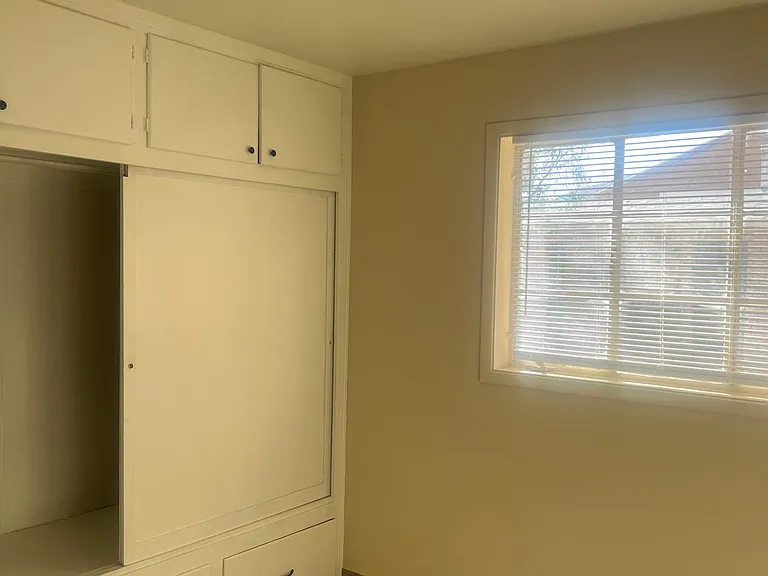 3231 Frankfort Ave — Photo 6