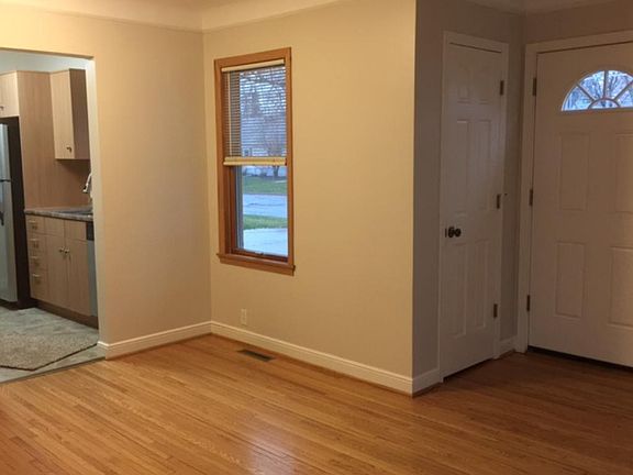 4th image of 7420 Blaisdell Ave