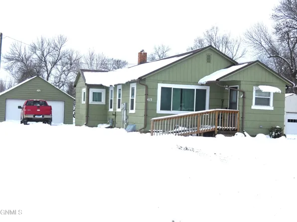 415 Summit St, Underwood, ND 58576