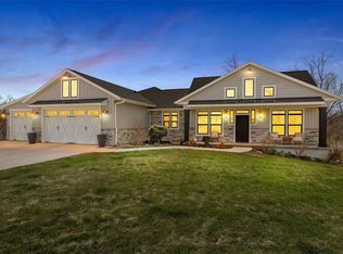 1908 Pippin Hill Ct NW, Cedar Rapids, IA 52405