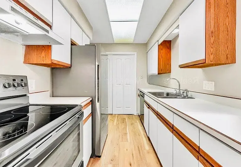 930 E Primrose St #4 — Photo 13
