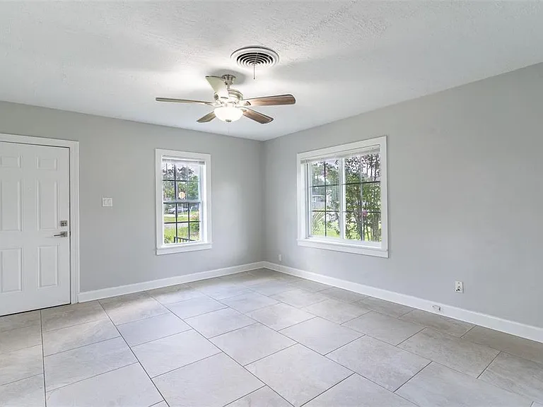 916 Cohassett Ave — Photo 8